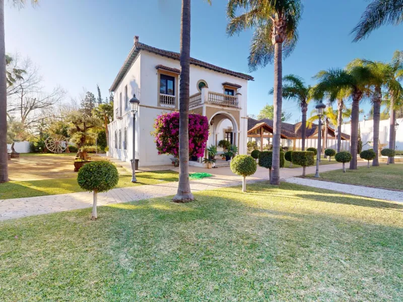 Commercial - Other в продаже в Torremolinos, Málaga. Площадь дома 520 м². Площадь участка 2250 м²