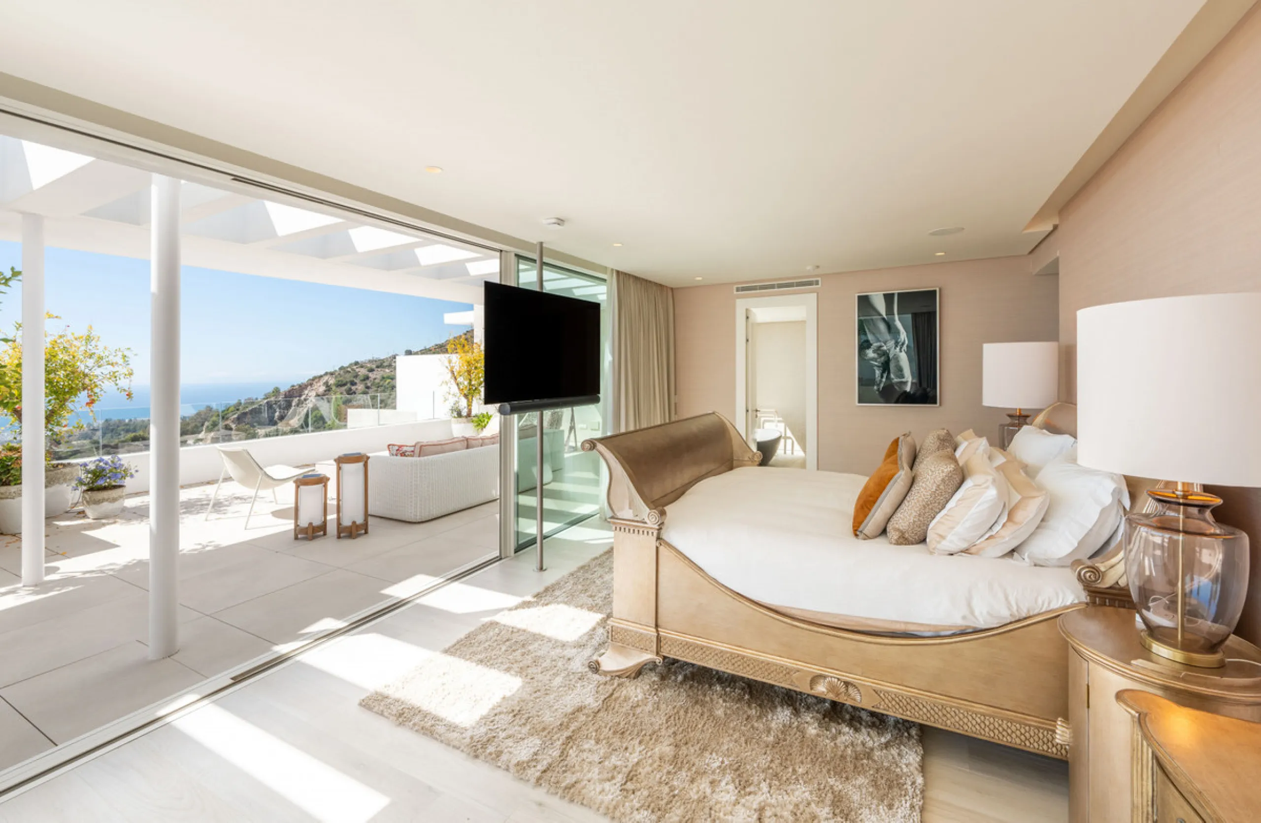 Apartment - Penthouse в продаже в Ojén, Málaga. В доме 3 спален и 3 ванных комнат. Площадь дома 275 м²