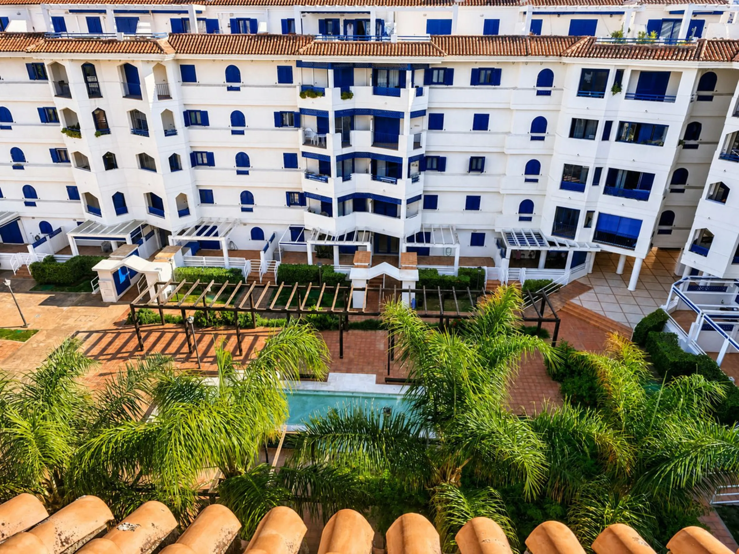 Fantastic 1-bedroom BEACHFRONT penthouse located in the well-known La Noria III development in San Luis de Sabinillas, straight at the beach and surrounded by all amenities.