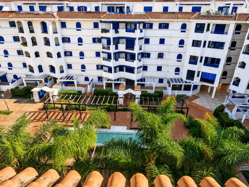 Fantastic 1-bedroom BEACHFRONT penthouse located in the well-known La Noria III development in San Luis de Sabinillas, straight at the beach and surrounded by all amenities.