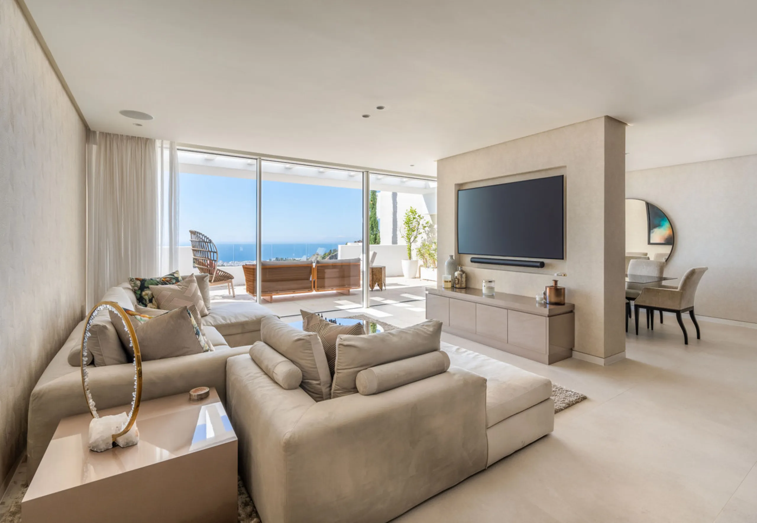 Apartment - Penthouse в продаже в Ojén, Málaga. В доме 3 спален и 3 ванных комнат. Площадь дома 275 м²
