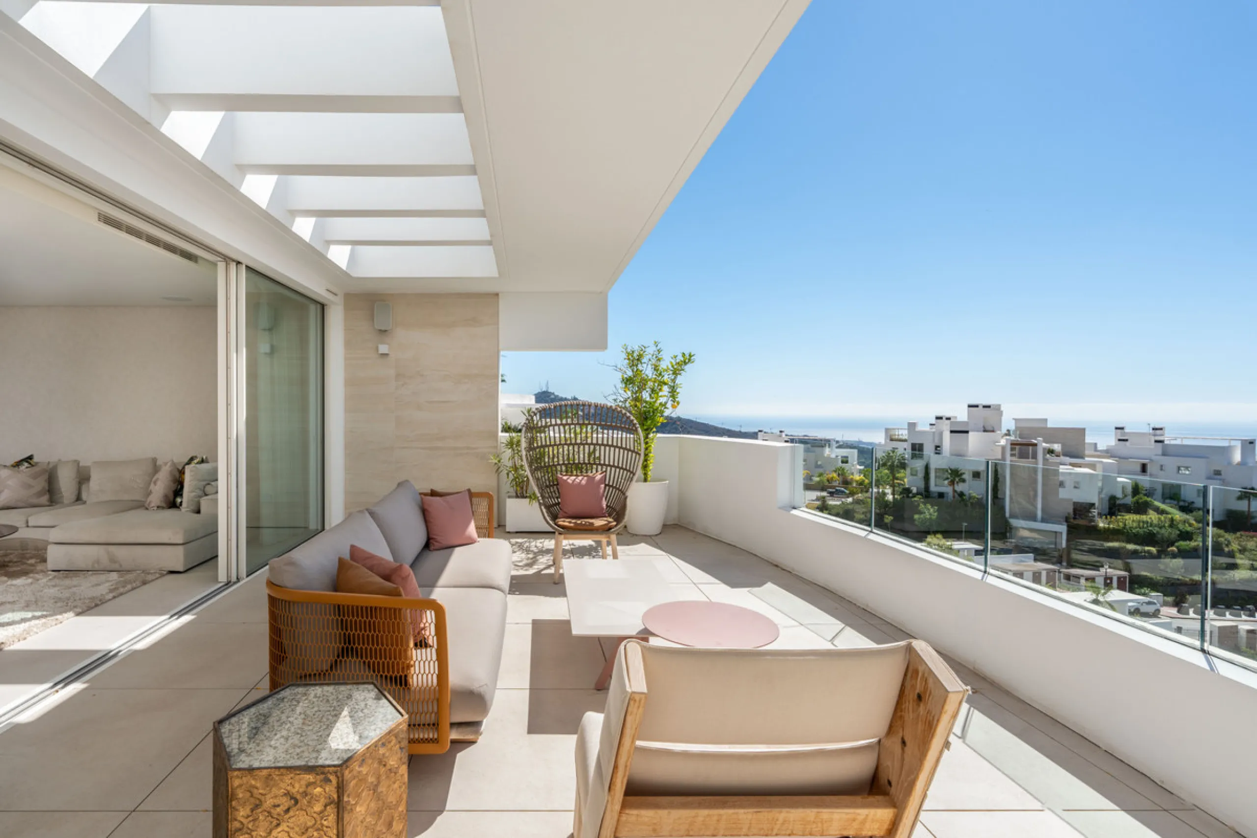 Apartment - Penthouse в продаже в Ojén, Málaga. В доме 3 спален и 3 ванных комнат. Площадь дома 275 м²