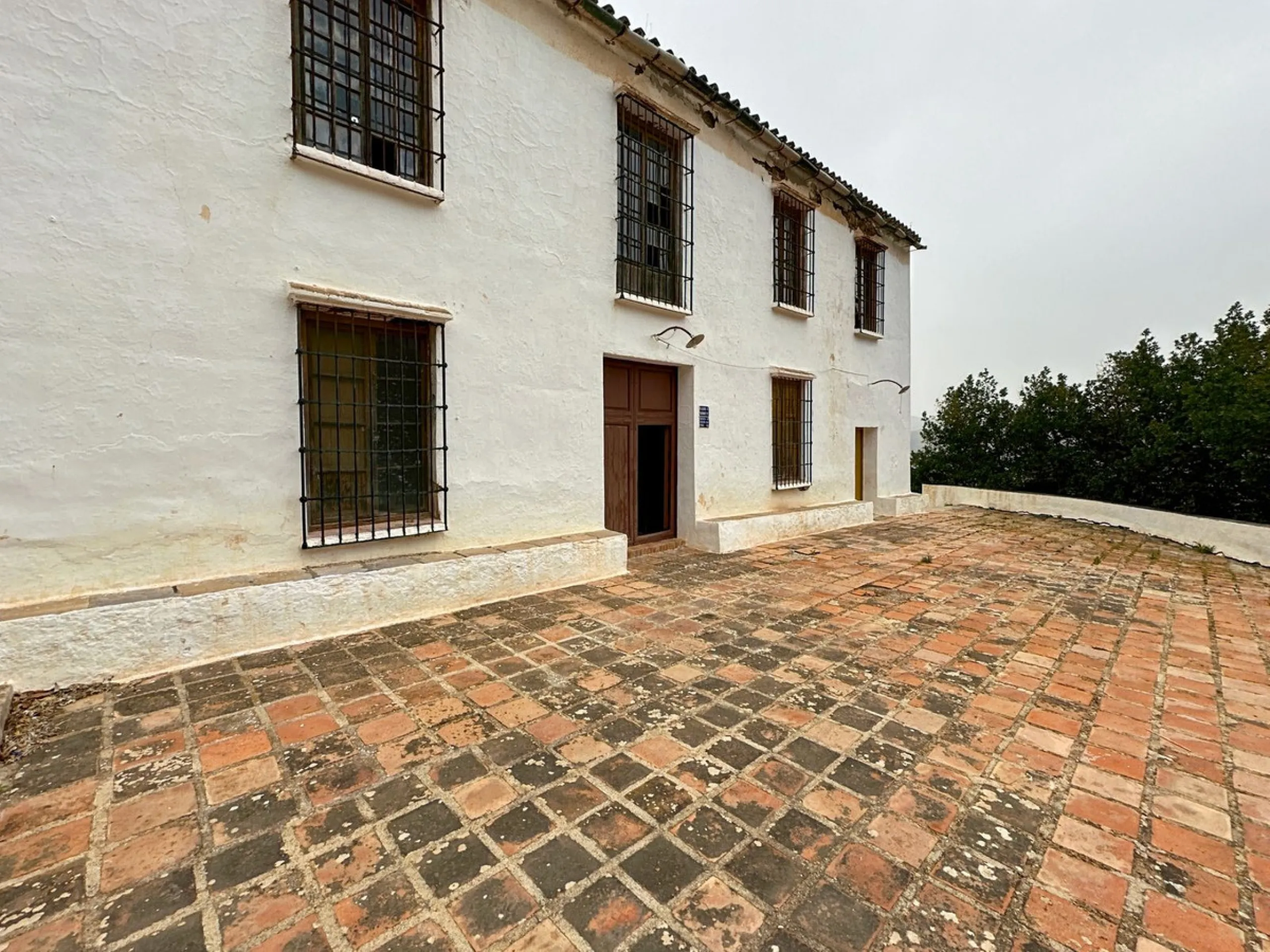 Immerse yourself in the magic of nature and history with this spectacular estate located in the Montes de Málaga Natural Park. Finca Lagar de Tolosa not only offers a unique living experience but also the opportunity to own a piece of Málaga's rich histor