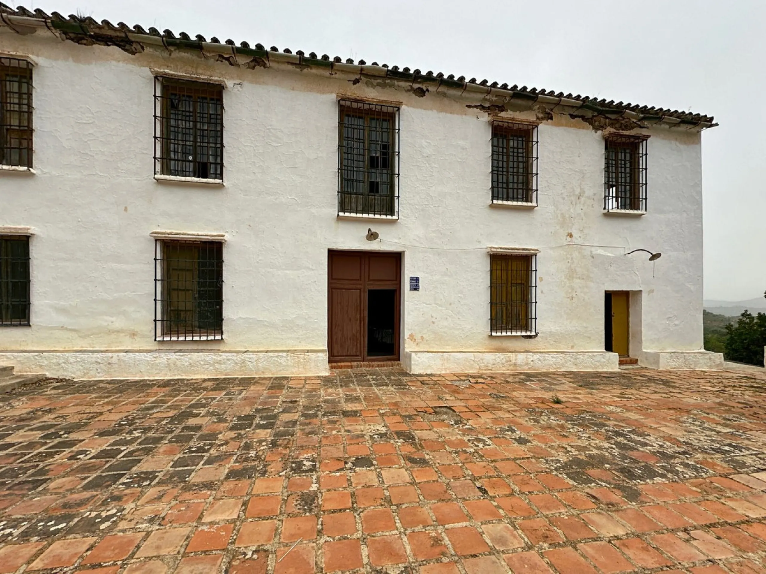 Immerse yourself in the magic of nature and history with this spectacular estate located in the Montes de Málaga Natural Park. Finca Lagar de Tolosa not only offers a unique living experience but also the opportunity to own a piece of Málaga's rich histor