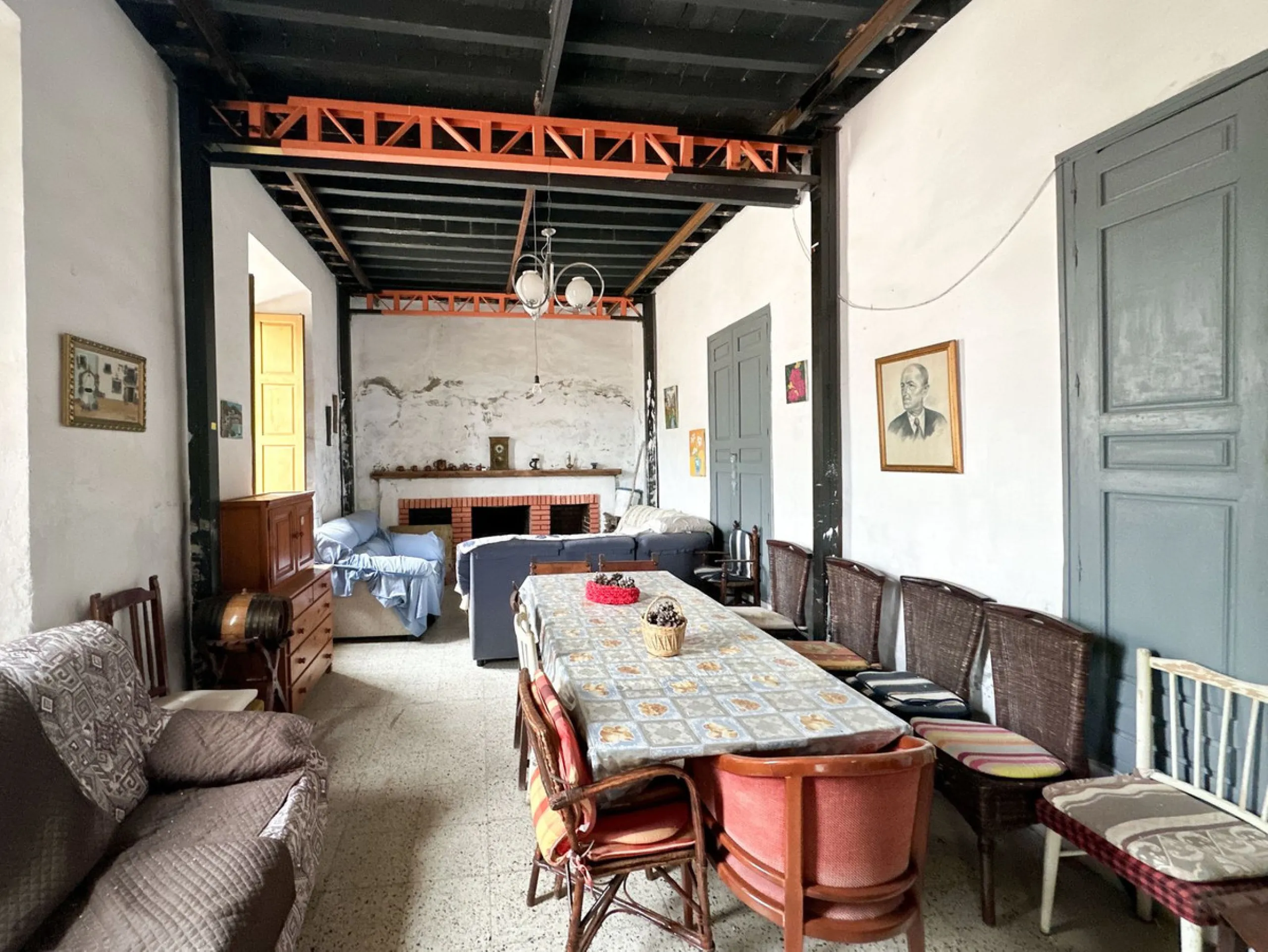 Immerse yourself in the magic of nature and history with this spectacular estate located in the Montes de Málaga Natural Park. Finca Lagar de Tolosa not only offers a unique living experience but also the opportunity to own a piece of Málaga's rich histor