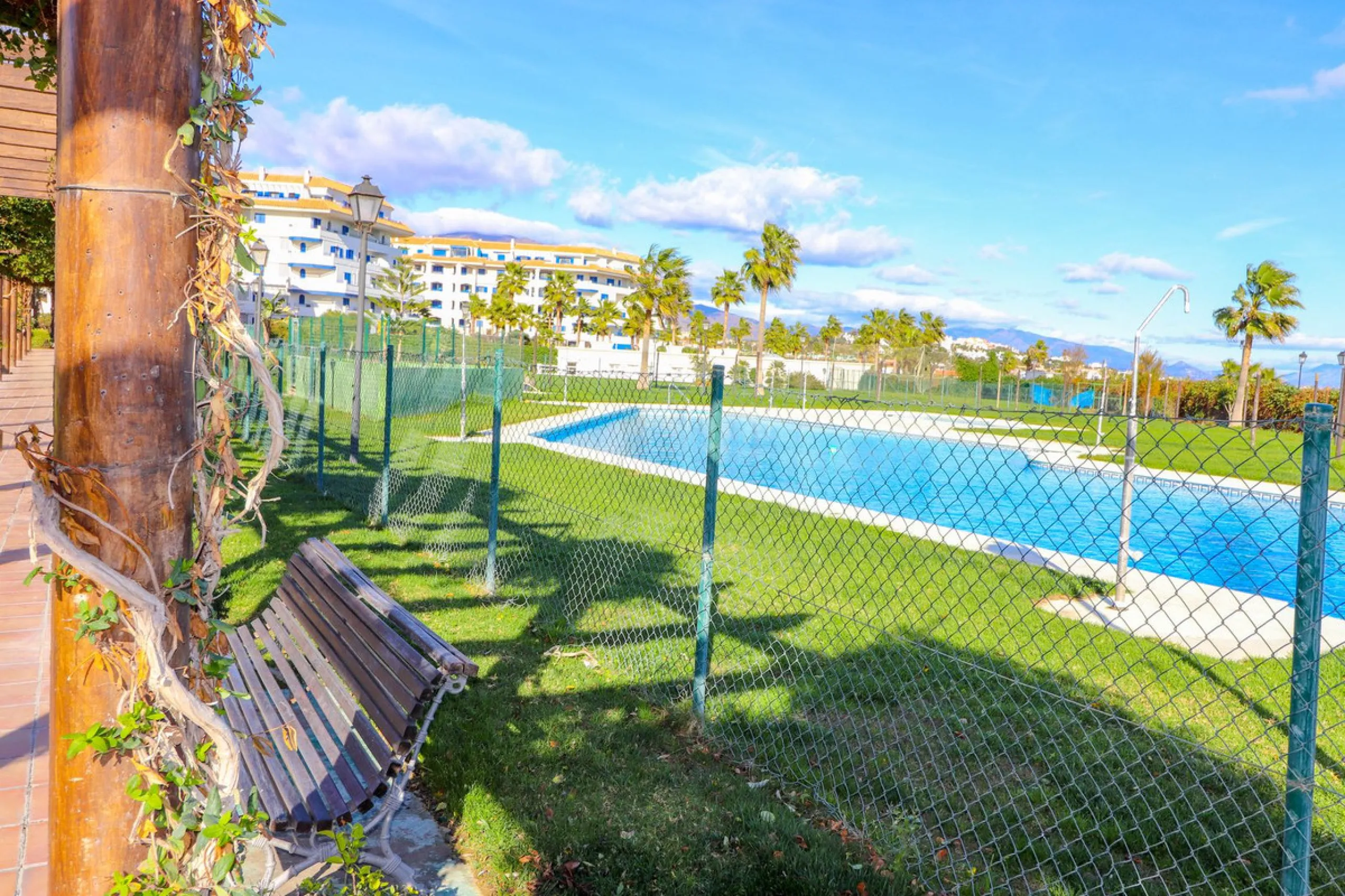 Fantastic 1-bedroom BEACHFRONT penthouse located in the well-known La Noria III development in San Luis de Sabinillas, straight at the beach and surrounded by all amenities.