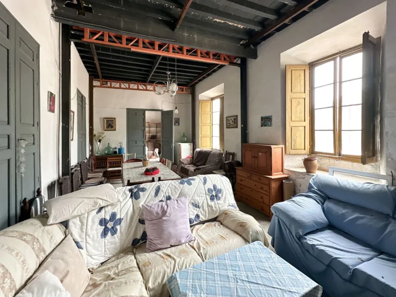 Immerse yourself in the magic of nature and history with this spectacular estate located in the Montes de Málaga Natural Park. Finca Lagar de Tolosa not only offers a unique living experience but also the opportunity to own a piece of Málaga's rich histor