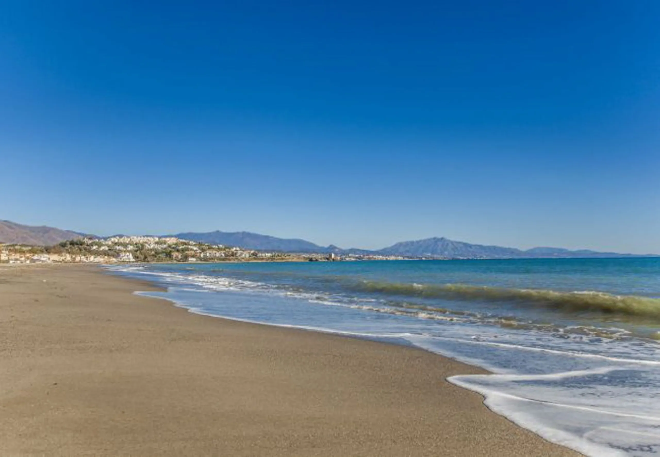 Fantastic 1-bedroom BEACHFRONT penthouse located in the well-known La Noria III development in San Luis de Sabinillas, straight at the beach and surrounded by all amenities.