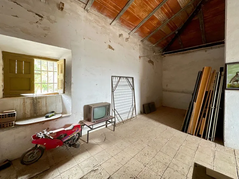 Immerse yourself in the magic of nature and history with this spectacular estate located in the Montes de Málaga Natural Park. Finca Lagar de Tolosa not only offers a unique living experience but also the opportunity to own a piece of Málaga's rich histor