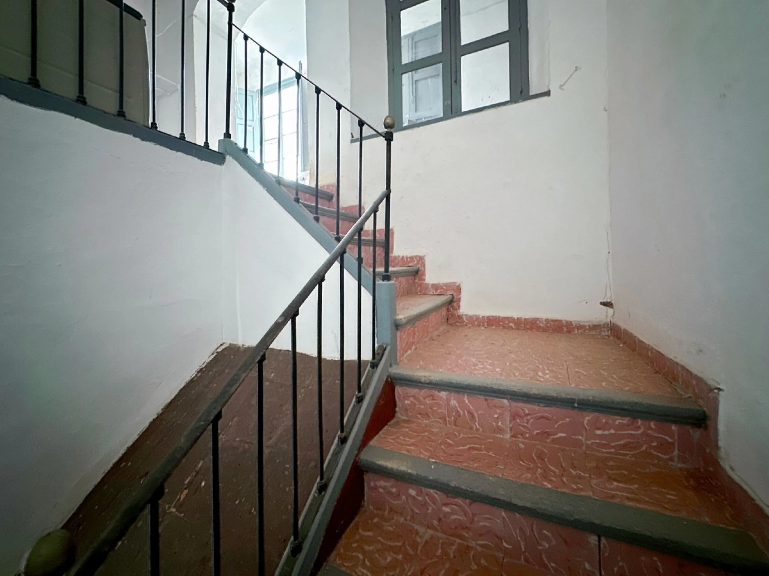 Immerse yourself in the magic of nature and history with this spectacular estate located in the Montes de Málaga Natural Park. Finca Lagar de Tolosa not only offers a unique living experience but also the opportunity to own a piece of Málaga's rich histor
