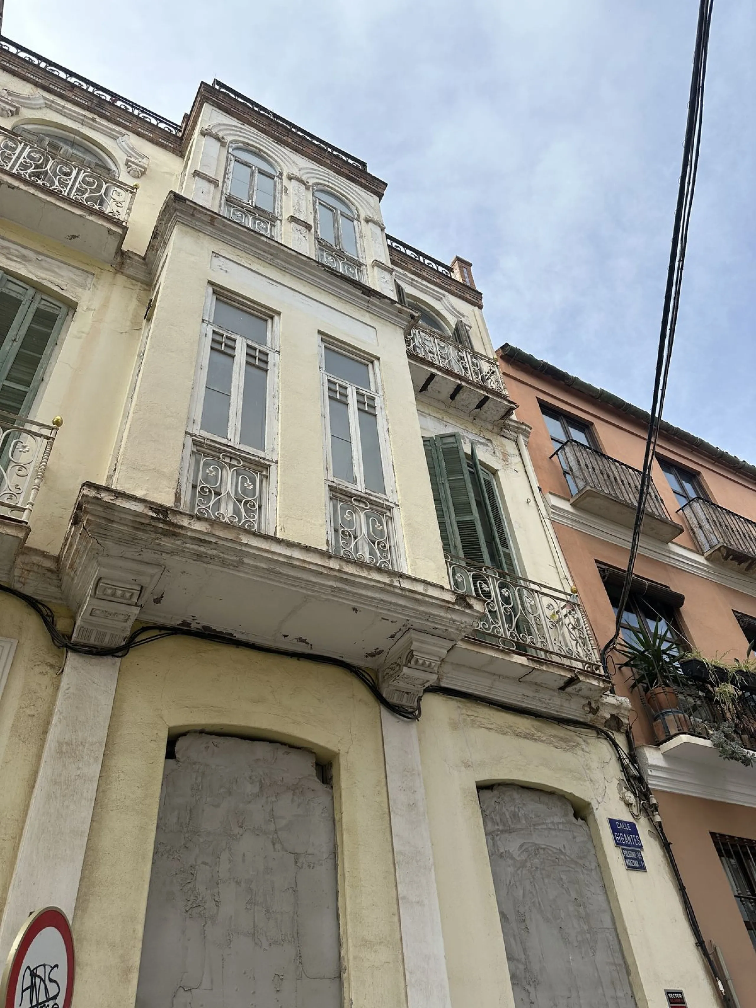 Building in the Malaga Centro Historico with hidden charm and beauty! Built with traditional regional architectural style and documented in the Malaga book of architecture.