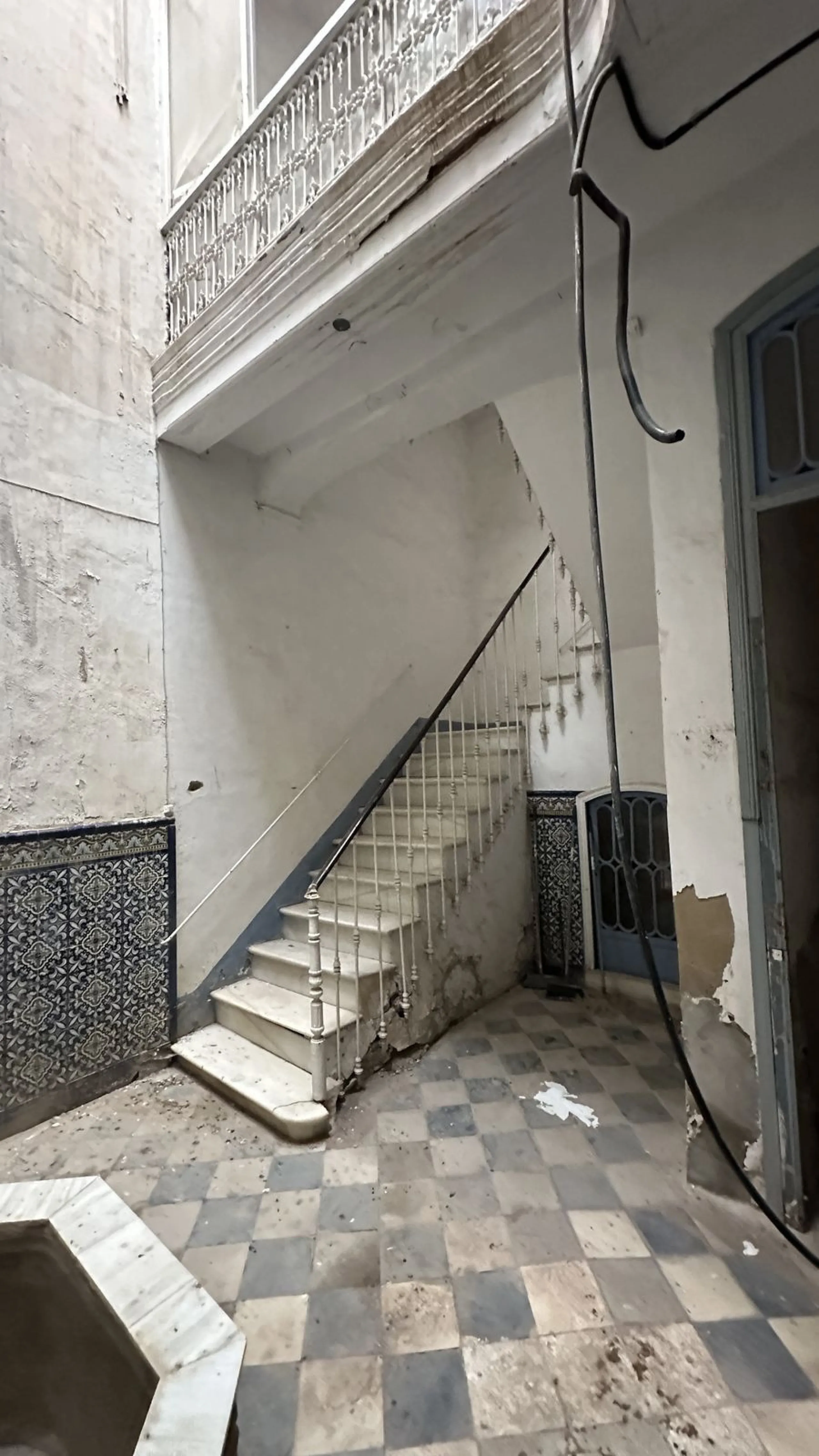 Building in the Malaga Centro Historico with hidden charm and beauty! Built with traditional regional architectural style and documented in the Malaga book of architecture.