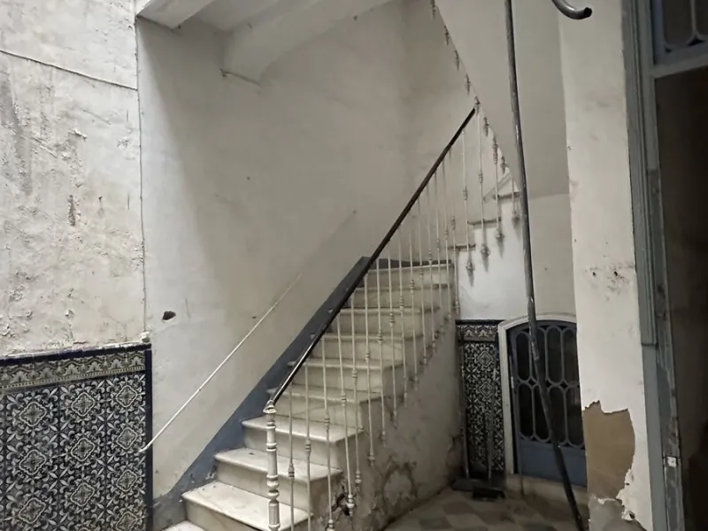 Building in the Malaga Centro Historico with hidden charm and beauty! Built with traditional regional architectural style and documented in the Malaga book of architecture.