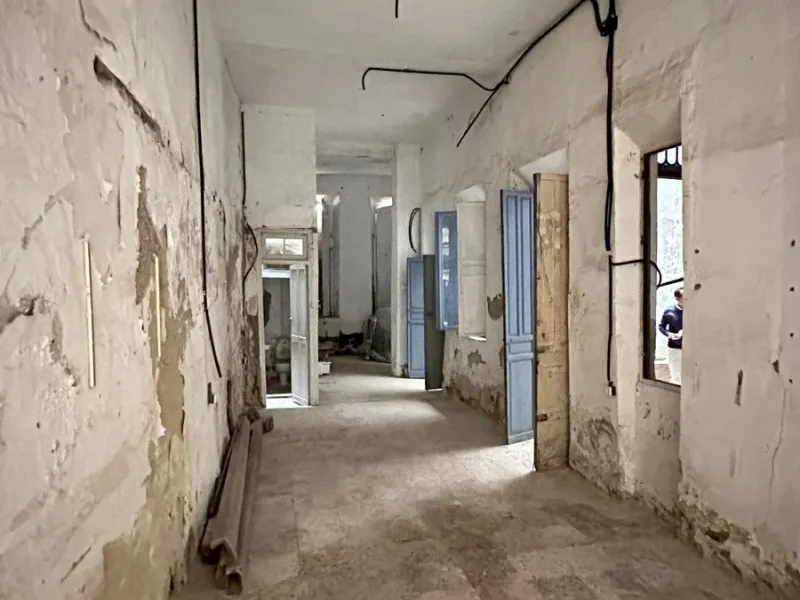 Building in the Malaga Centro Historico with hidden charm and beauty! Built with traditional regional architectural style and documented in the Malaga book of architecture.