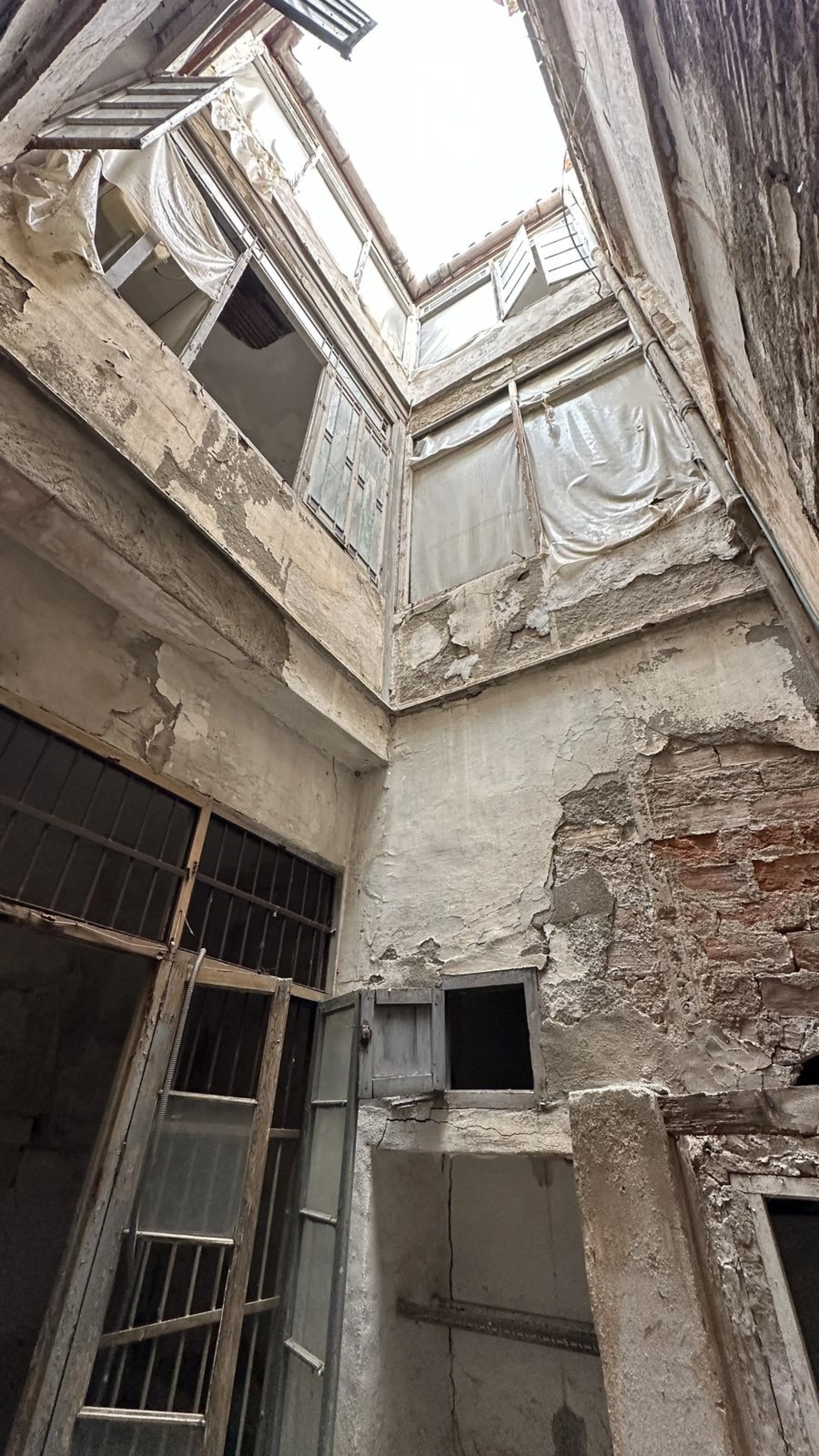 Building in the Malaga Centro Historico with hidden charm and beauty! Built with traditional regional architectural style and documented in the Malaga book of architecture.