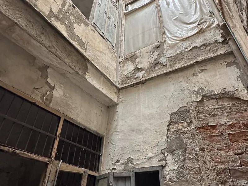 Building in the Malaga Centro Historico with hidden charm and beauty! Built with traditional regional architectural style and documented in the Malaga book of architecture.
