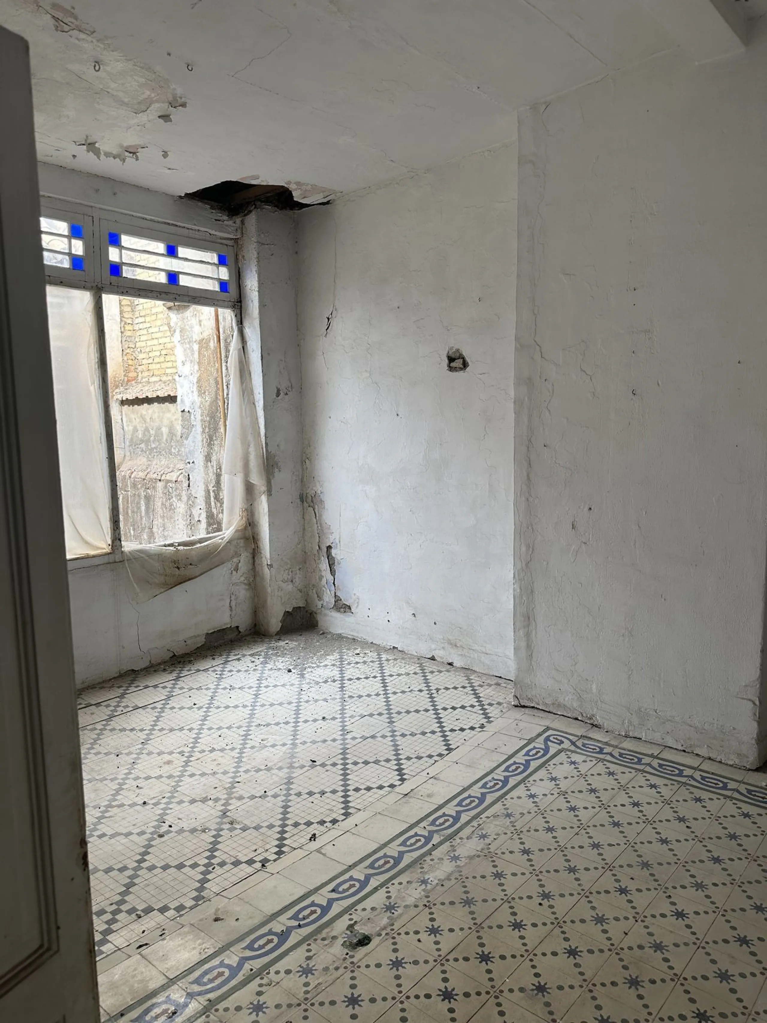 Building in the Malaga Centro Historico with hidden charm and beauty! Built with traditional regional architectural style and documented in the Malaga book of architecture.