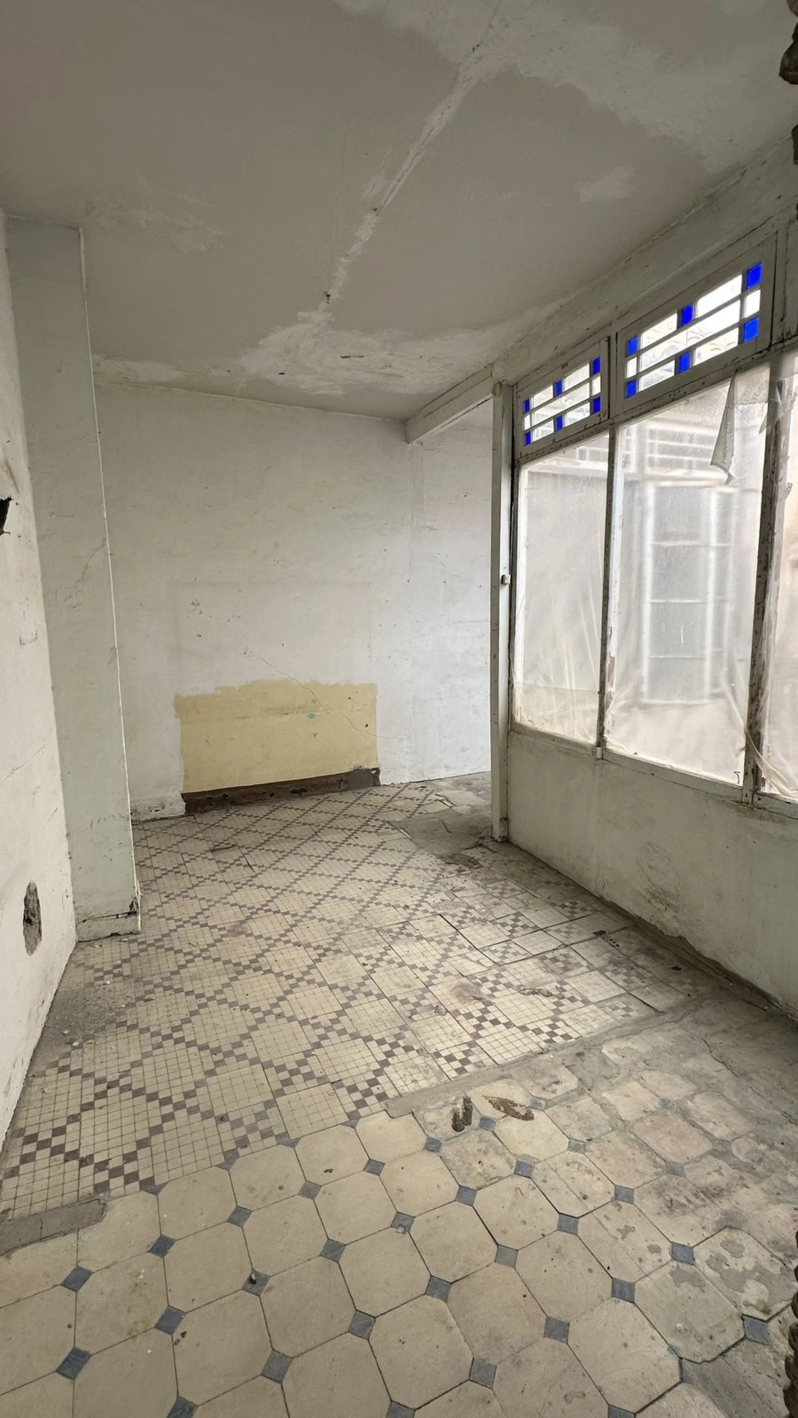 Building in the Malaga Centro Historico with hidden charm and beauty! Built with traditional regional architectural style and documented in the Malaga book of architecture.
