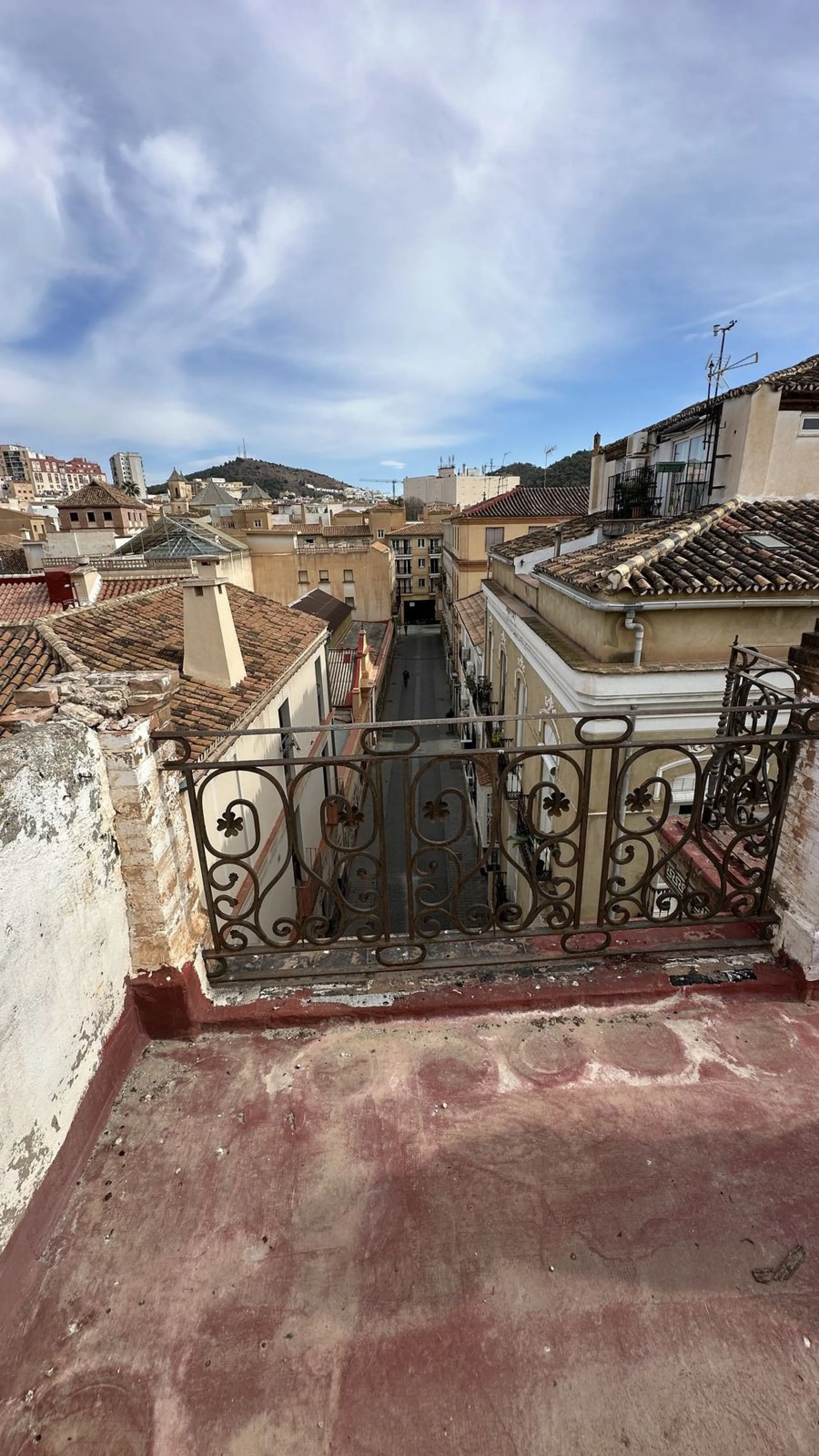 Building in the Malaga Centro Historico with hidden charm and beauty! Built with traditional regional architectural style and documented in the Malaga book of architecture.