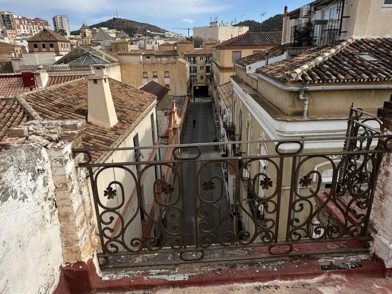 Building in the Malaga Centro Historico with hidden charm and beauty! Built with traditional regional architectural style and documented in the Malaga book of architecture.