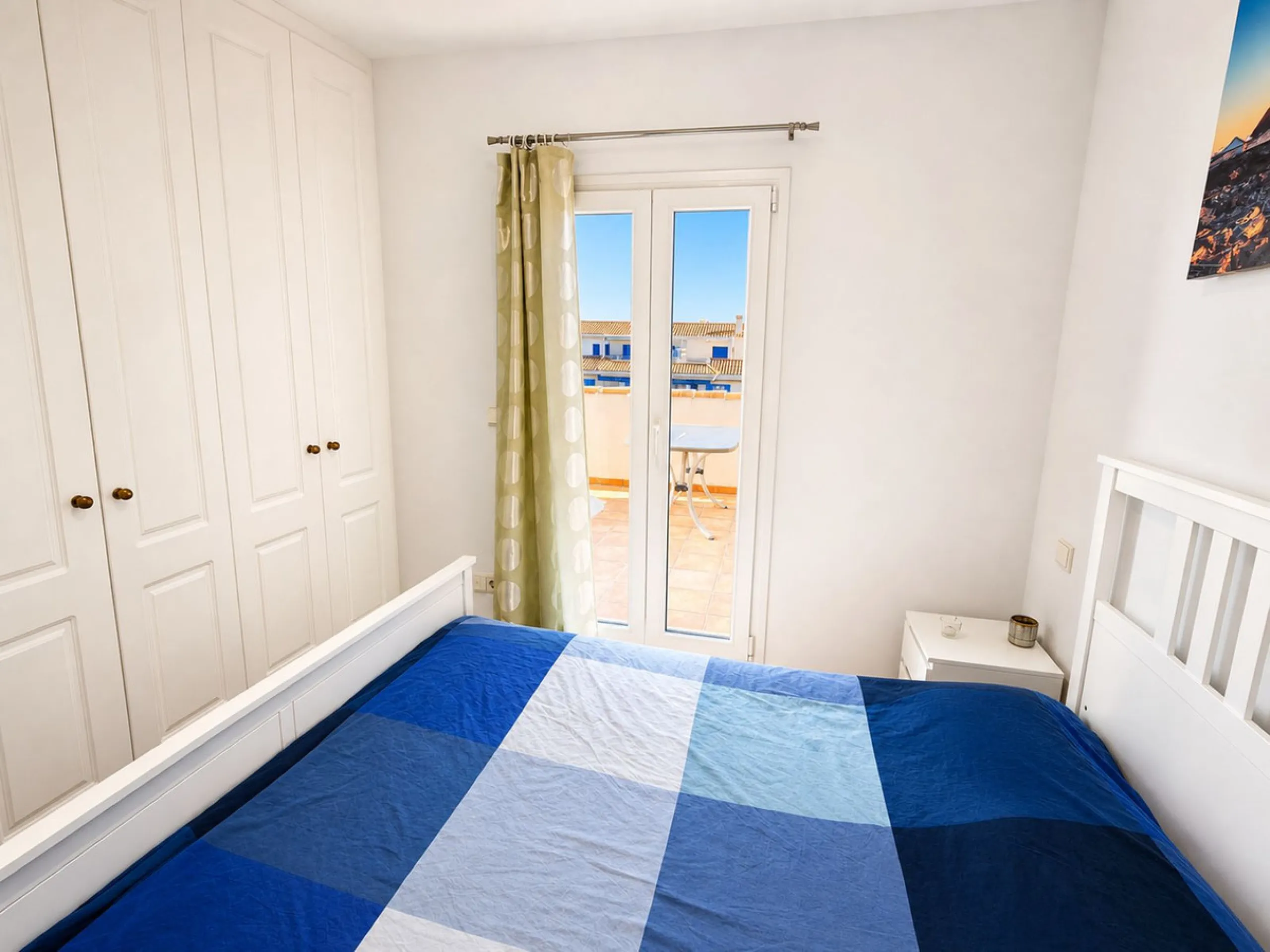 Fantastic 1-bedroom BEACHFRONT penthouse located in the well-known La Noria III development in San Luis de Sabinillas, straight at the beach and surrounded by all amenities.