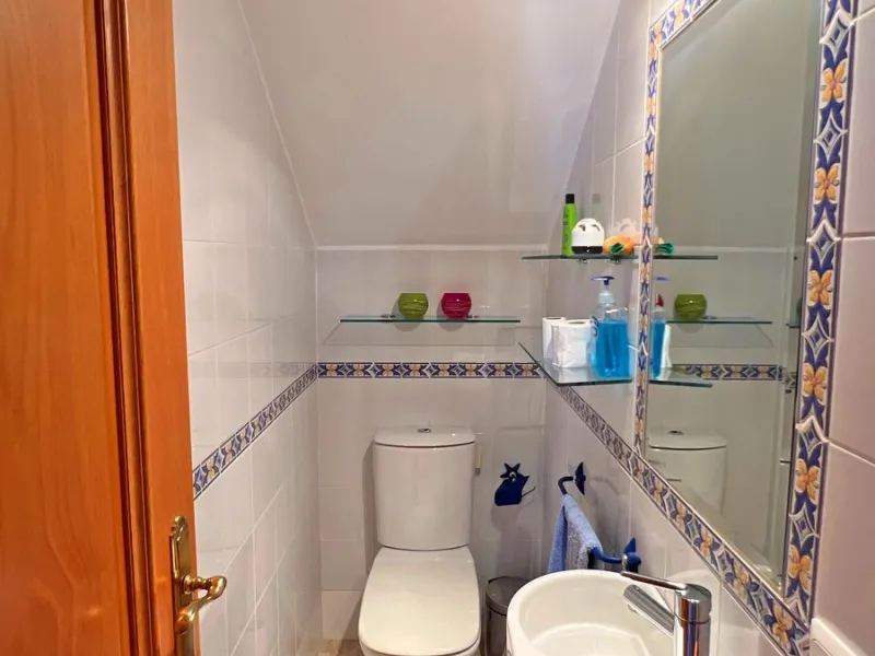 Looking for a new place to call home? This huge villa located in the lower area of La Reserva de Marbella is the perfect choice.