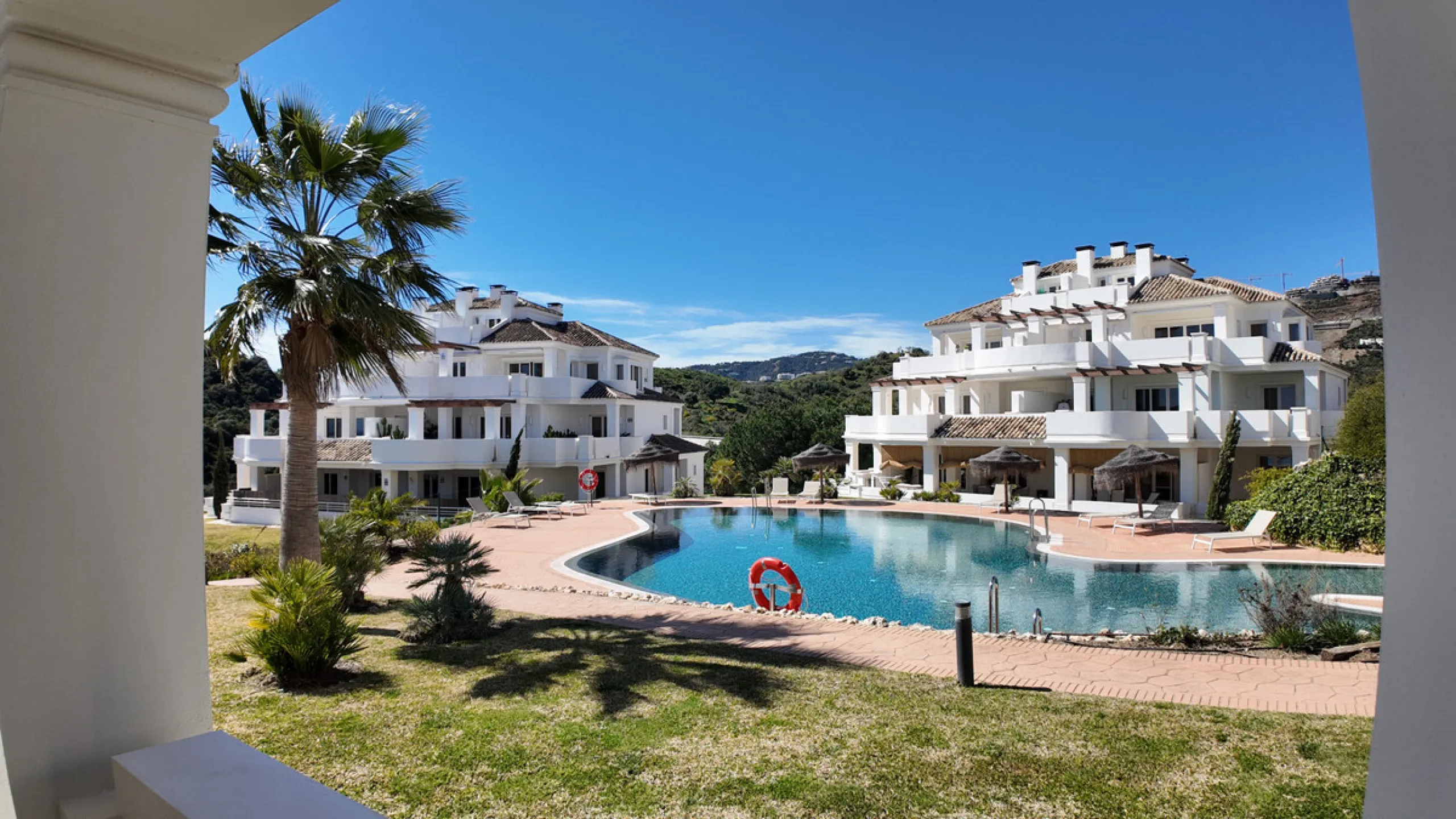 Apartment - Middle Floor Apartment в продаже в Marbella, Málaga. В доме 2 спален и 4 ванных комнат. Площадь дома 154 м²