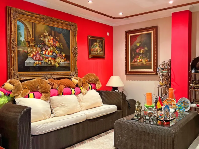 Looking for a new place to call home? This huge villa located in the lower area of La Reserva de Marbella is the perfect choice.