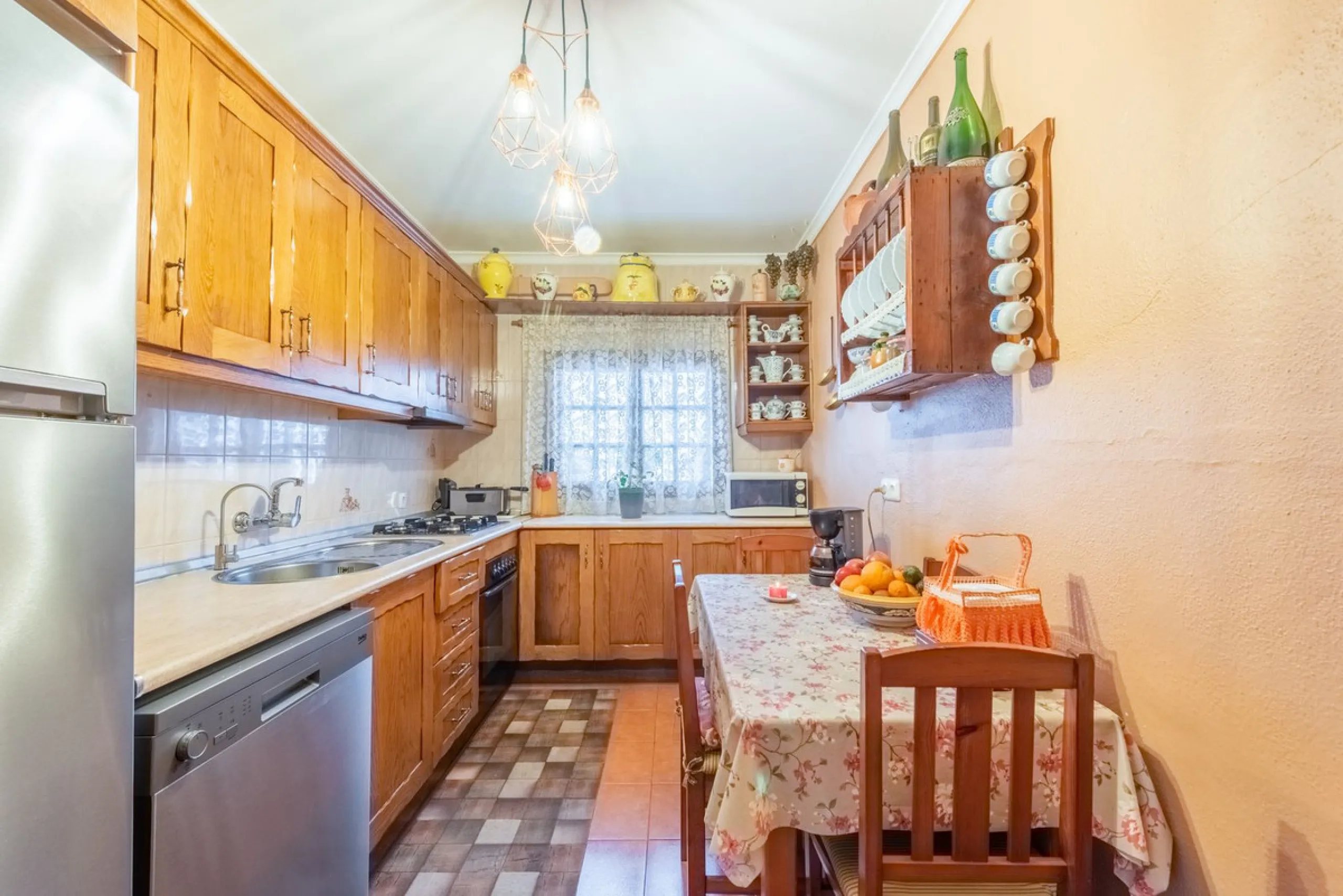 Independent 3-bedroom apartment with a large patio.