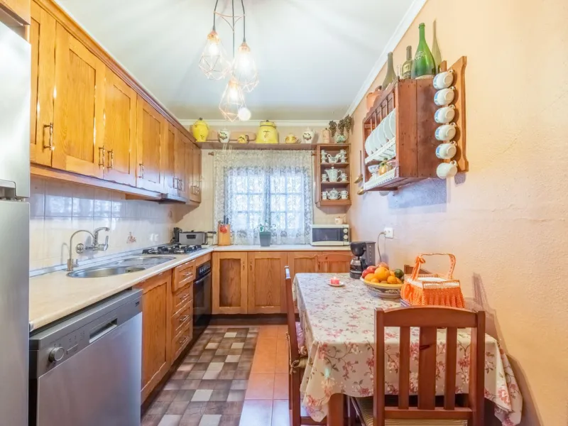 Independent 3-bedroom apartment with a large patio.