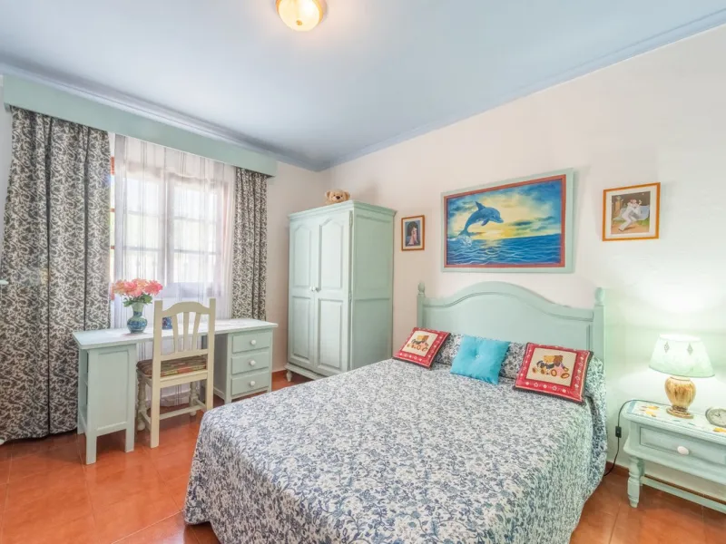 Independent 3-bedroom apartment with a large patio.