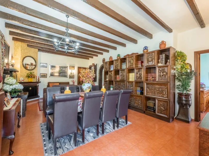Independent 3-bedroom apartment with a large patio.