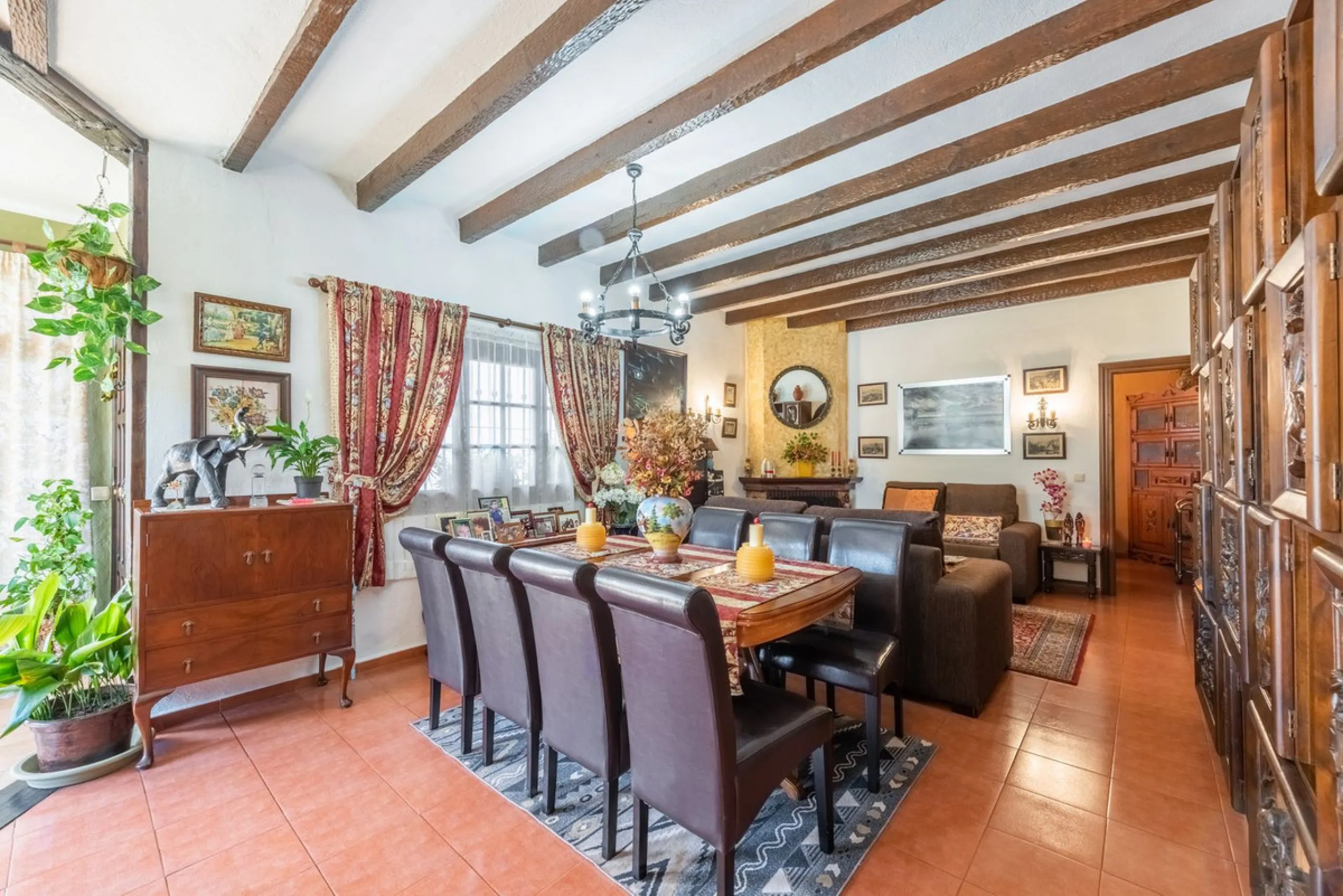 Independent 3-bedroom apartment with a large patio.
