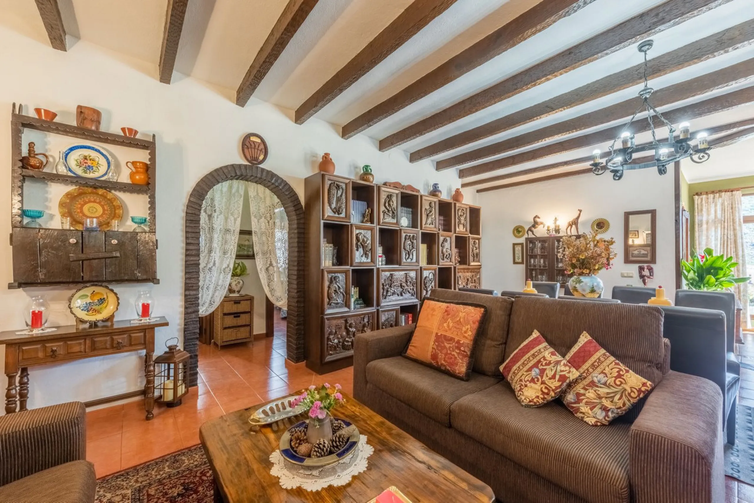 Independent 3-bedroom apartment with a large patio.