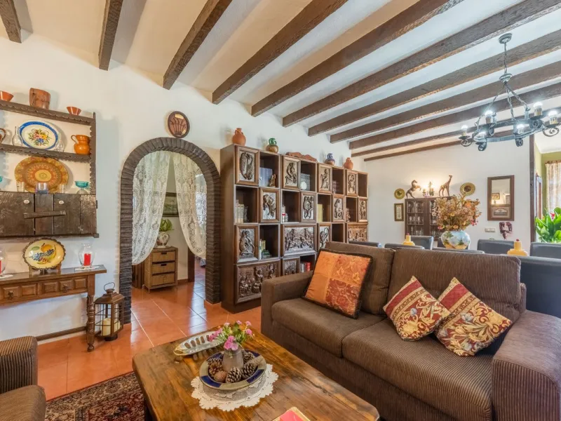 Independent 3-bedroom apartment with a large patio.