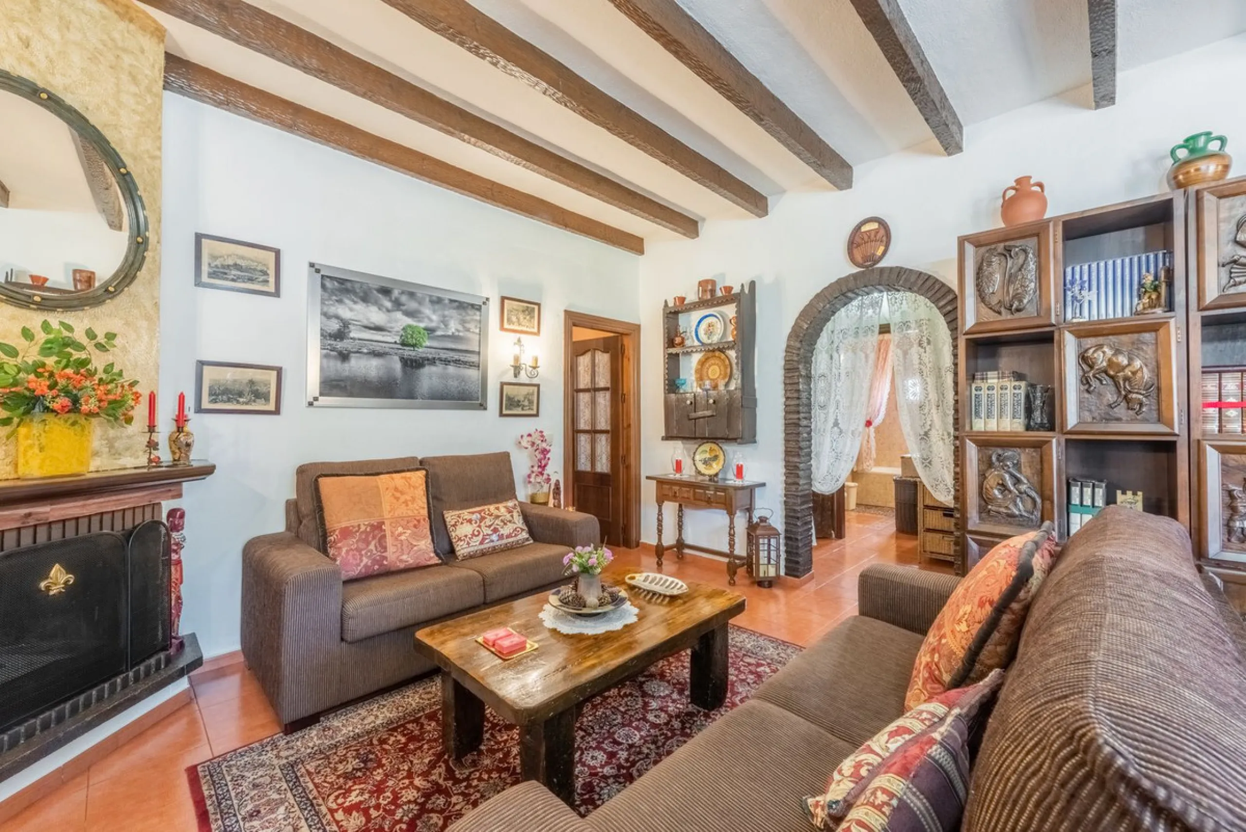 Independent 3-bedroom apartment with a large patio.