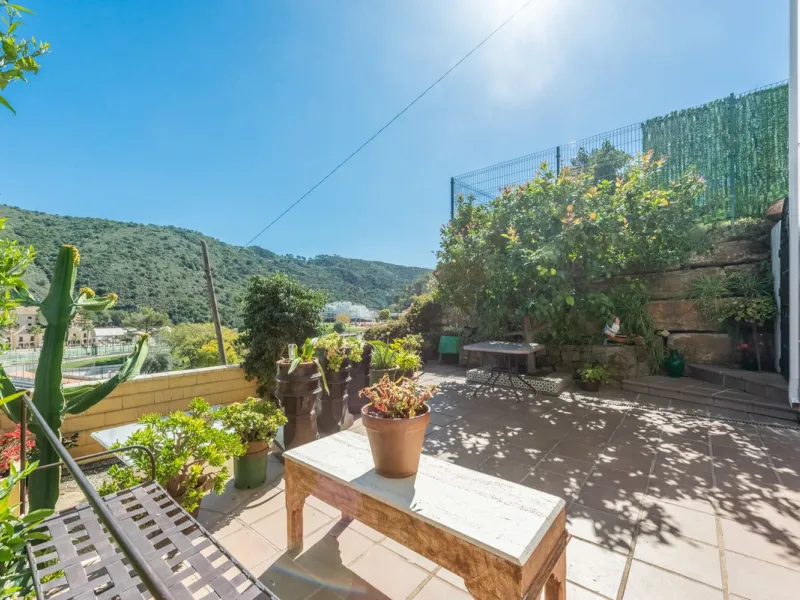 Independent 3-bedroom apartment with a large patio.
