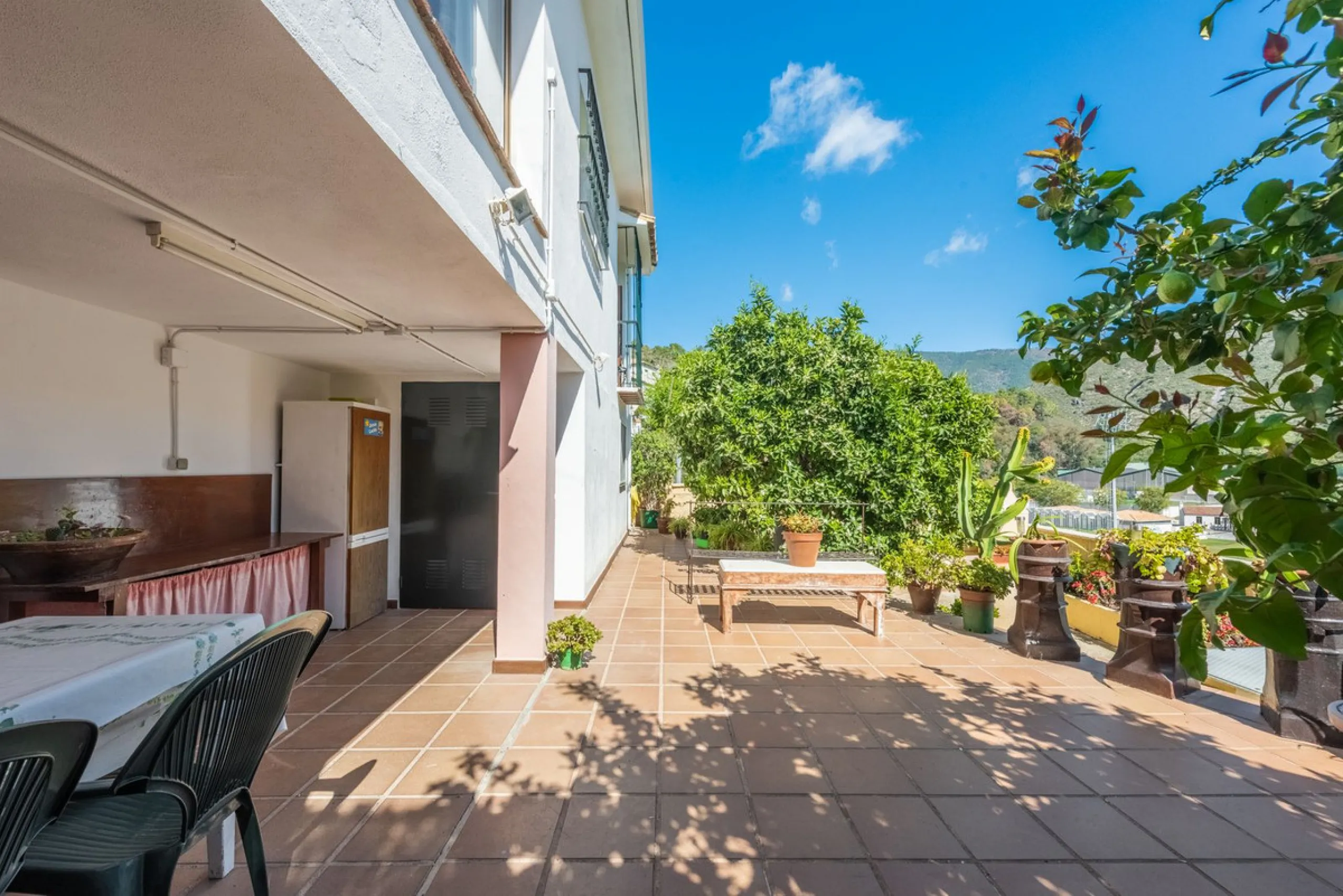 Independent 3-bedroom apartment with a large patio.