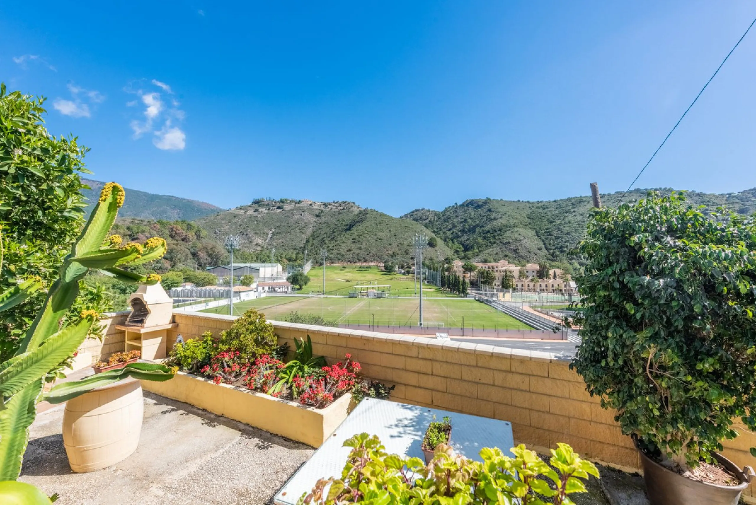 Independent 3-bedroom apartment with a large patio.