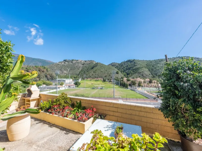 Independent 3-bedroom apartment with a large patio.
