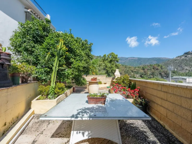 Independent 3-bedroom apartment with a large patio.