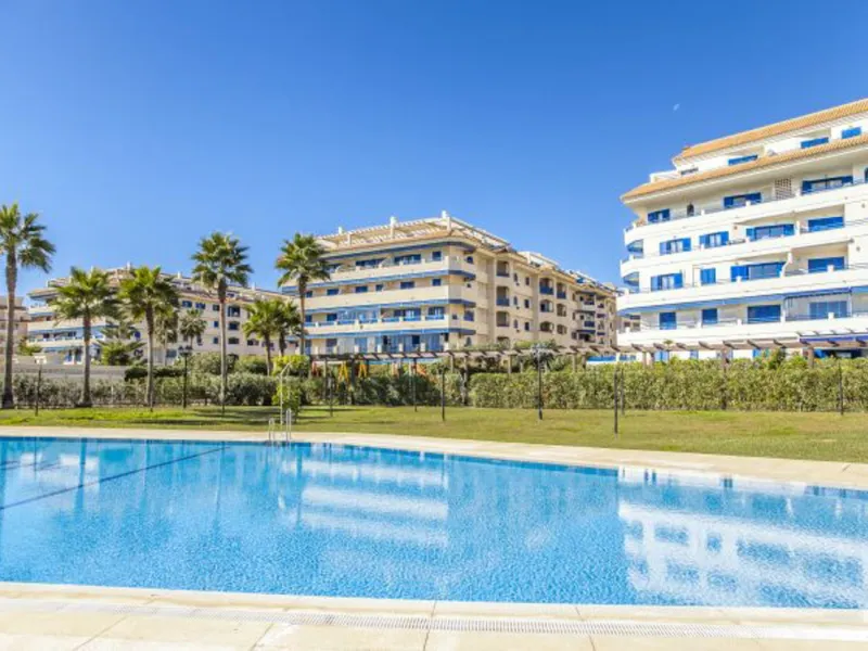 Fantastic 1-bedroom BEACHFRONT penthouse located in the well-known La Noria III development in San Luis de Sabinillas, straight at the beach and surrounded by all amenities.