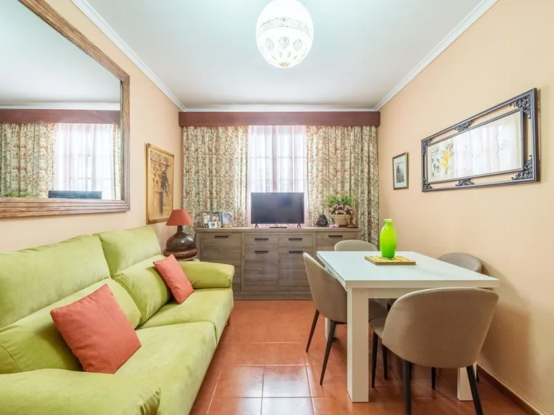 Independent 3-bedroom apartment with a large patio.
