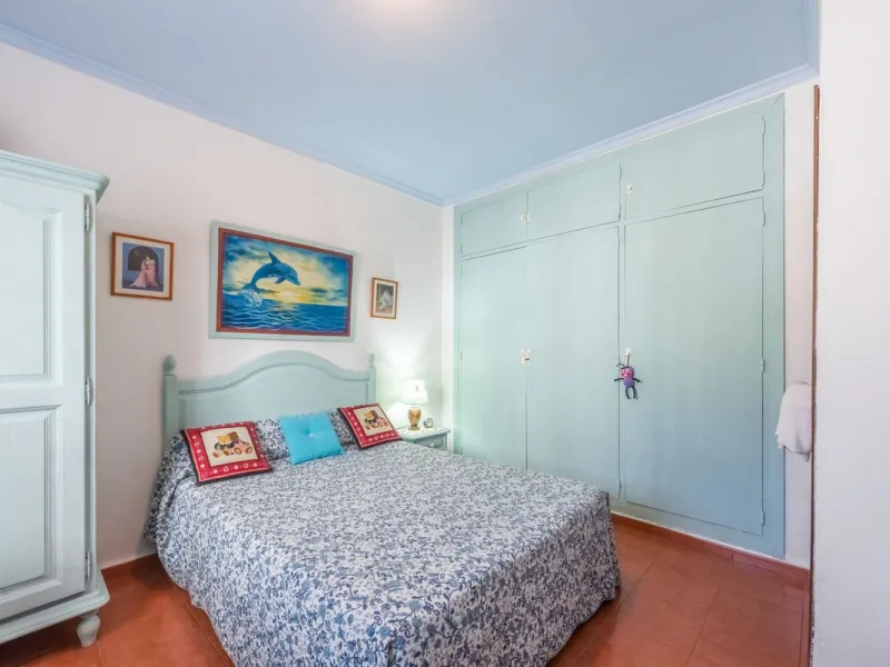 Independent 3-bedroom apartment with a large patio.
