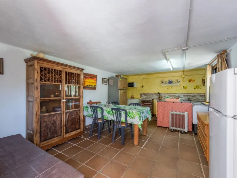 Independent 3-bedroom apartment with a large patio.