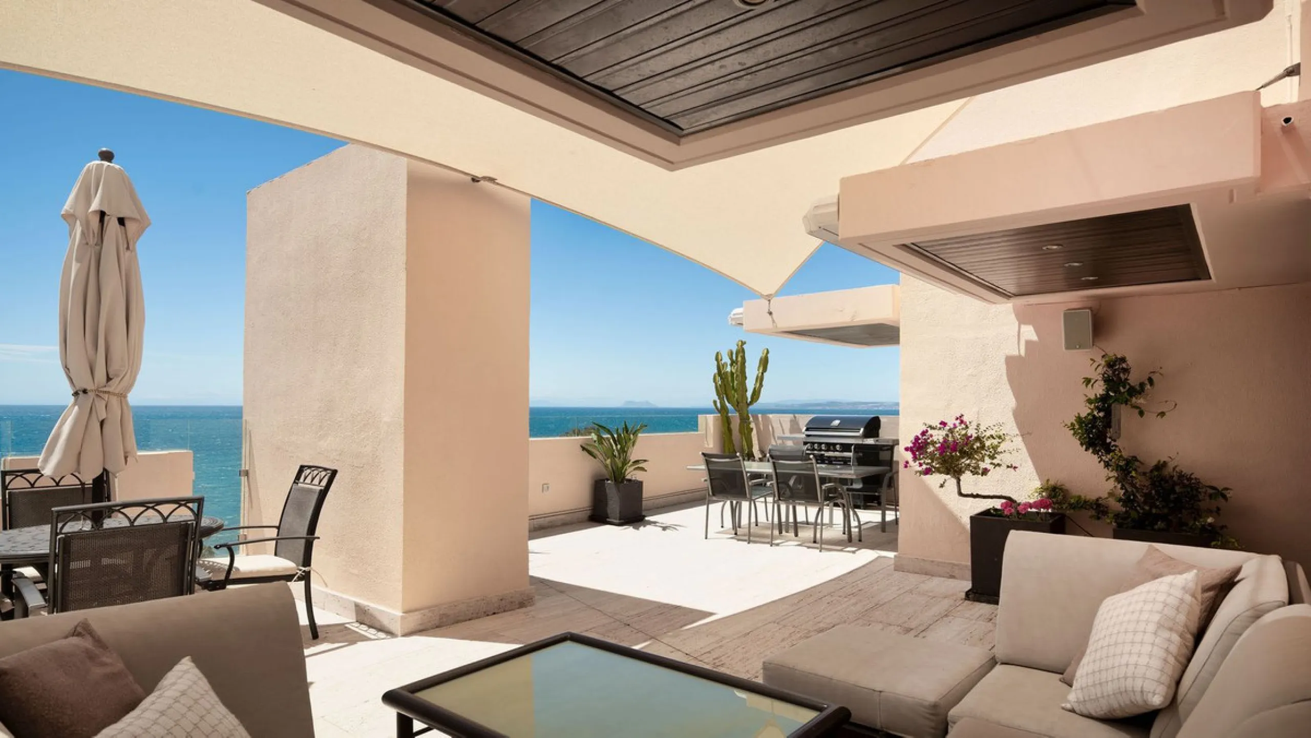 You can not fail to be taken a back by these 360 degree views, a unique Duplex Penthouse which is one of a kind with 6 bedroom suites and completely Frontline with 2 private pools (one heated).