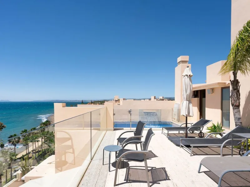 You can not fail to be taken a back by these 360 degree views, a unique Duplex Penthouse which is one of a kind with 6 bedroom suites and completely Frontline with 2 private pools (one heated).