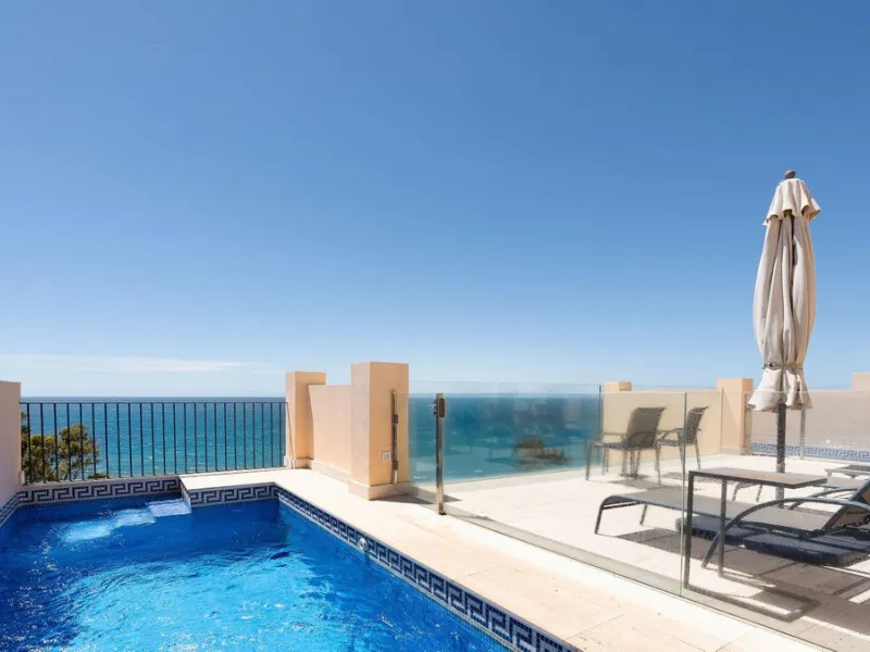You can not fail to be taken a back by these 360 degree views, a unique Duplex Penthouse which is one of a kind with 6 bedroom suites and completely Frontline with 2 private pools (one heated).