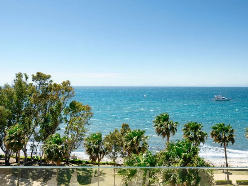 You can not fail to be taken a back by these 360 degree views, a unique Duplex Penthouse which is one of a kind with 6 bedroom suites and completely Frontline with 2 private pools (one heated).
