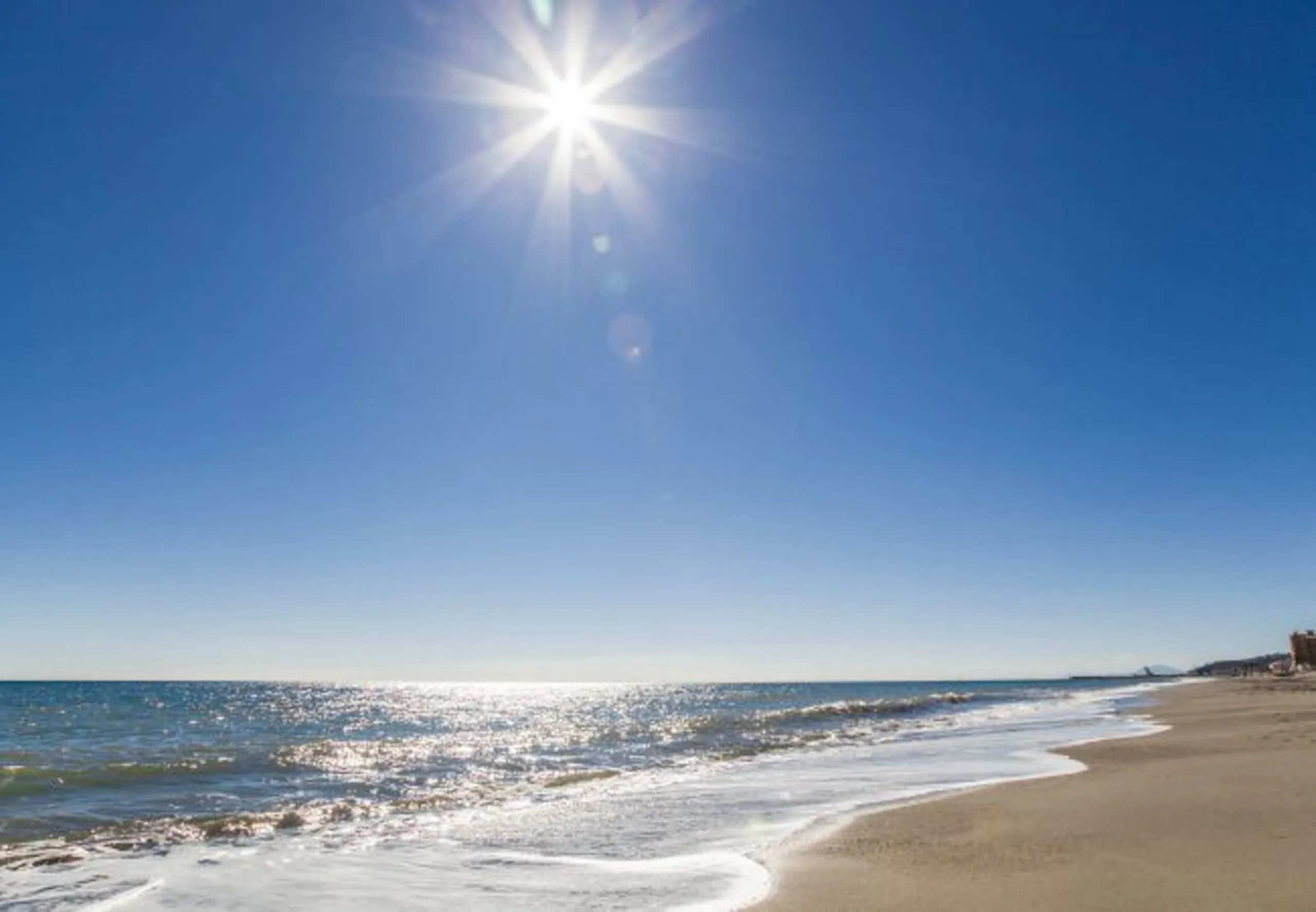 Fantastic 1-bedroom BEACHFRONT penthouse located in the well-known La Noria III development in San Luis de Sabinillas, straight at the beach and surrounded by all amenities.